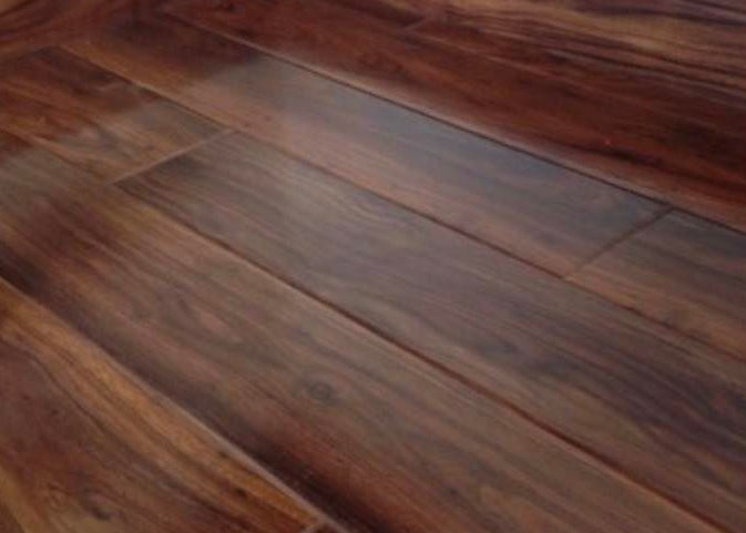 Calgary Walnut – High Gloss Laminated Flooring (12mm) – 2m² Per Box